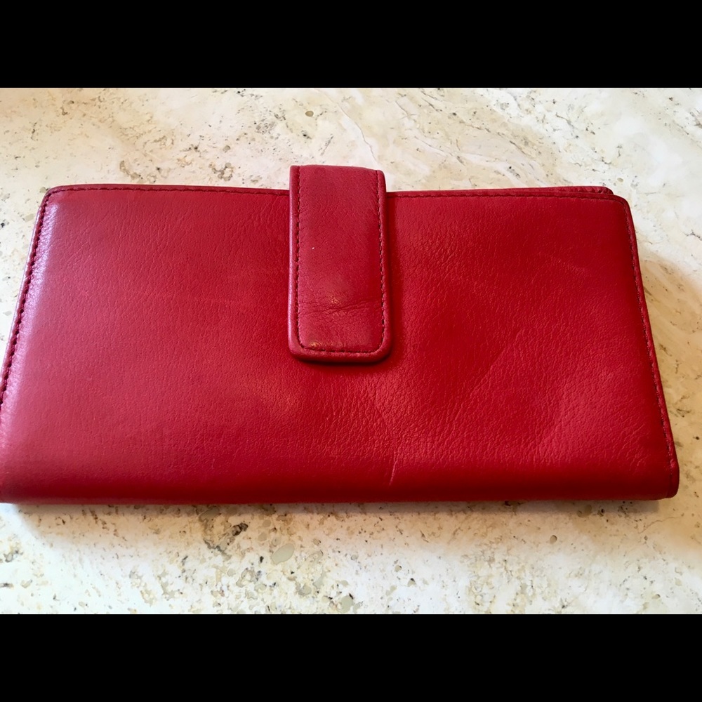 RED LEATHER SLIM WALLET NWT  MULTIPLE COMPARTMENT